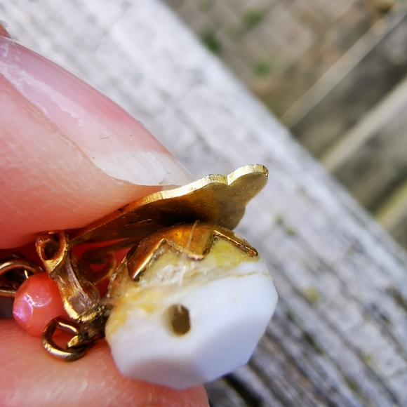 Vintage White and Pink Plastic Bead Necklace and Clip On Earrings - Picture 14 of 16